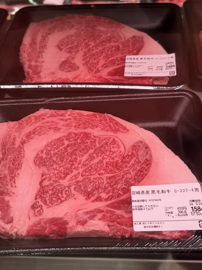店頭に並ぶ宮崎県産黒毛和牛